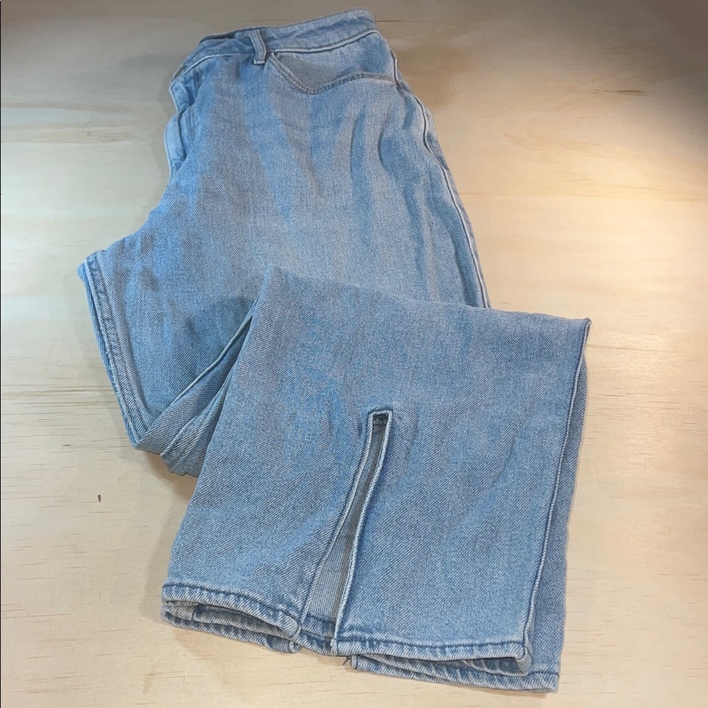Hollister Woman’s Light Blue Straight Jeans Split Front Leg Sz 11R